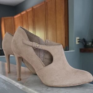 Kelly & Katie Beige Suede Cutout Heels